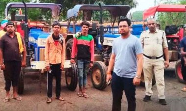 रेत माफियाओं पर प्रशासन 'सख्त, राजस्व और खनिज विभाग का धमतरी में बड़ा एक्शन, 8 ट्रैक्टर जब्त, कोलियारी मार्ग पर अवैध परिवहन का भंडाफोड़, मचा हड़कंप
