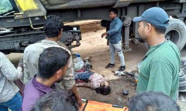 ट्रेलर की टक्कर से बाइक सवार युवक-युवती की मौत, एक युवक गंभीर, इलाज जारी, मृतकों के परिवार में शोक का माहौल, वाहन जप्त, जांच में जुटी पुलिस