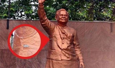 श्रद्धेय अटल जी के नाम पर भी 'कमीशनखोरी': कांस्य प्रतिमा के बजट में सीमेंट-लोहे का ढांचा तैयार, ऊपर से चढ़ा दिया ब्रांज पेंट!, निष्पक्ष जांच कराने की मांग