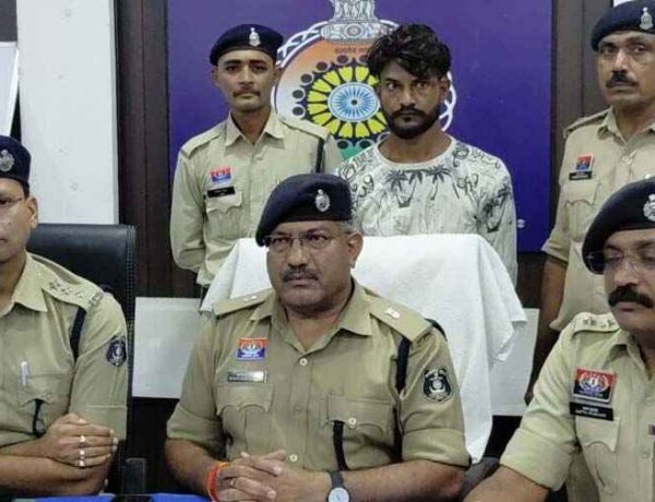 एकतरफा प्रेम का खौफनाक अंजाम, छात्रा की हत्या करने वाला आरोपी लाकेश्वर साहू गिरफ्तार, धारदार हथियार और मोटरसाइकिल बरामद