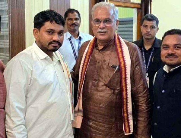 महाप्रभु जगन्नाथ के दरबार मे पूर्व मुख्यमंत्री भूपेश बघेल ने की पूजा अर्चना, फूल-मालाओं से अभिनंदन, निर्दलीय पार्षद पुनाराम कांग्रेस में शामिल