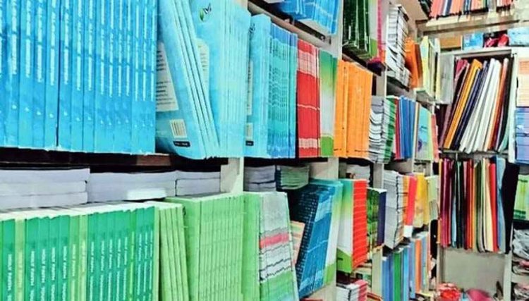 प्राइवेट स्कूलों की मनमानी: नि:शुल्क किताबें छोड़कर पैरेंट्स पर थोपी जा रही प्राइवेट पब्लिशर्स की Books, कलेक्टर ने दिया जांच का आदेश