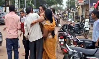 महिला को मृत समझकर कमरे में ताला लगाकर लौट गई पुलिस, 2 घंटे बाद खोला दरवाजा तो नजारा देख रह गई हैरान, गुस्साए लोगों ने कर दिया चक्काजाम
