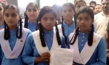 छत्तीसगढ़ के स्कूल में टीचर नहीं, सड़कों पर GEN Alpha, DEO के सामने गिड़गिड़ाए बच्चे-पालक, समाधान की जगह कथित धमकी!