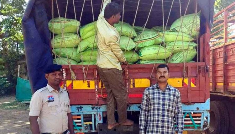 गरियाबंद पुलिस को तस्करी के मामले में मिली बड़ी कामयाबी, मेंटाडोर से 126 क्विंटल DAP खाद बरामद, ड्राइवर गिरफ्तार, वाहन समेत 8.78 लाख की संपत्ति जप्त