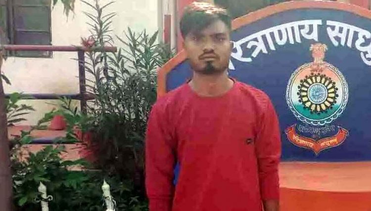 अभनपुर में पुलिस की औचक चेकिंग, अपराध से पहले बटनदार चाकू के साथ आरोपी तिलक गिरफ्तार, हीरो होंडा मोटरसाइकिल और हथियार भी जब्त