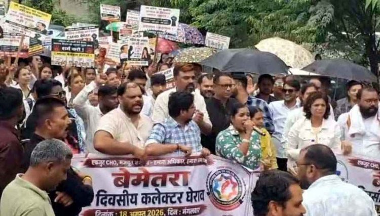 CMHO के खिलाफ स्वास्थ्य कर्मियों का गुस्सा, अमर्यादित भाषा और प्रताड़ना के आरोप, पद से हटाने की मांग, सौंपा ज्ञापन, आंदोलन की दी चेतावनी