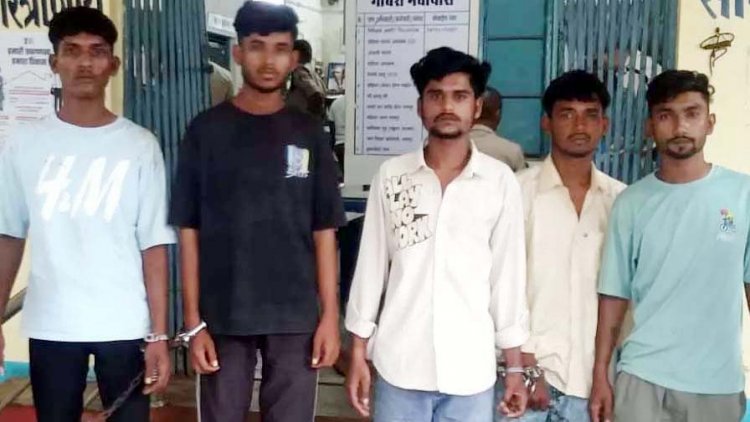 नवापारा में राहगीर का रास्ता रोककर मोबाइल-नगद लूटपाट, युवक पर चाकू-डंडे से हमला, वाहन में तोड़फोड़, 4 नाबालिग समेत 9 आरोपी गिरफ्तार