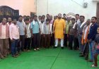 भाजपा के गढ़ में कांग्रेस की सेंध!, 50 किसानों-बुजुर्गों और युवाओं ने थामा कांग्रेस पार्टी का दामन, चुनाव से पहले ही बदलते समीकरणों के मिल रहे संकेत!