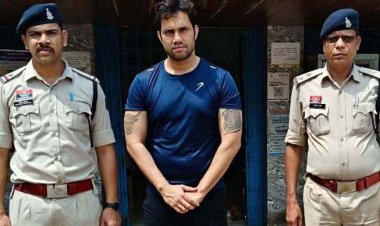 बैंक मैनेजर ने बड़े खाताधारकों को 10% मंथली प्रॉफिट का दिया झांसा, चेक लेकर मुख्य आरोपी के खाते में पहुंचाया रकम, DFC बैंक का अधिकारी गिरफ्तार
