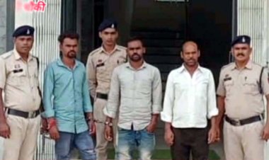 मोबाइल पर बात करने पर जमकर बवाल, धौराभाटा में परिवार पर लाठी-छाते से हमला, मगरलोड पुलिस ने पिता और दो बेटों को गिरफ्तार कर भेजा जेल