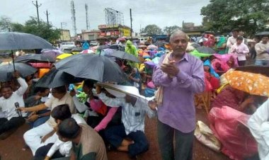 पंचायत रजिस्टर में छेड़छाड़ और पन्ने गायब होने का आरोप, गुस्साए ग्रामीणों ने एसडीएम कार्यालय का घेराव कर किया जमकर प्रदर्शन, जांच और कार्रवाई की मांग