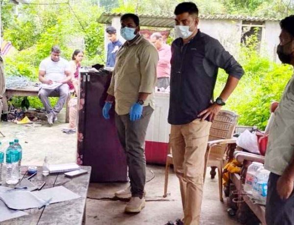 घर के अंदर मिली 55 वर्षीय व्यक्ति की लाश, 6 दिन बाद घर से बदबू आने पर लोगों ने पुलिस को दी खबर, इलाके में फैली सनसनी, पड़ोसियों से पूछताछ जारी