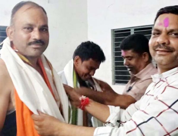 नवागांव में ब्लॉक कांग्रेस अध्यक्ष विनीत बाफना के नेतृत्व में भाजपा कार्यकर्ता द्वारिका साहू और जागेश्वर साहू ने थामा कांग्रेस का हाथ, BJP को लगा झटका