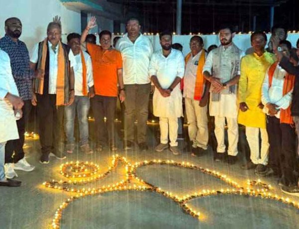 सवा लाख ‘आशीर्वाद के दीपों’ से जगमगाया खारुन तट, गरियाबंद के भूतेश्वरनाथ धाम में ‘आशीर्वाद का दीया’ कार्यक्रम, सांसद बृजमोहन अग्रवाल मौजूद