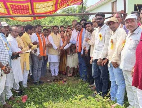 सिद्धेश्वर राज मिस्त्री संघ छुईहा ने धूमधाम से मनाई विश्वकर्मा जयंती, गरीब के घर से लेकर देश के निर्माण तक विश्वकर्मा समाज की अहम भूमिका : रोहित साहू