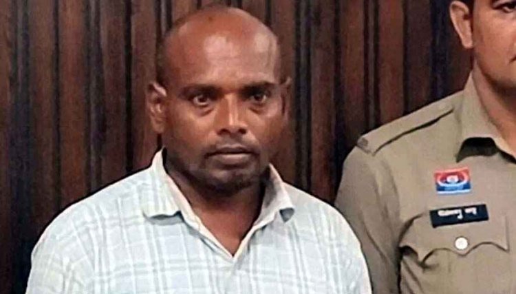 डबल मर्डर का खुलासा: 50 डिसमिल जमीन के लिए भाई ने भाई-भाभी को उतारा मौत के घाट, आरोपी नंदकुमार कश्यप गिरफ्तार, लोहे की कुदरी बरामद