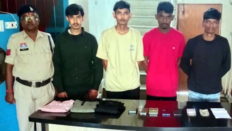 मोबाइल चोरी कर आधार के फोटो से खोला स्क्रीन लॉक और खाते से उड़ाए लाखों रुपए, साइबर ठगी के संगठित गिरोह का किया पर्दाफाश, चार आरोपी गिरफ्तार