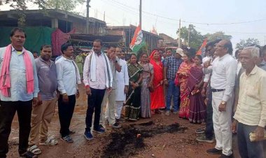 वोट चोरी के मुद्दे पर कांग्रेस का उग्र प्रदर्शन कर मुख्य चुनाव आयुक्त का फूंका पुतला, ज्ञानेश कुमार और केंद्र सरकार के खिलाफ की जमकर नारेबाजी